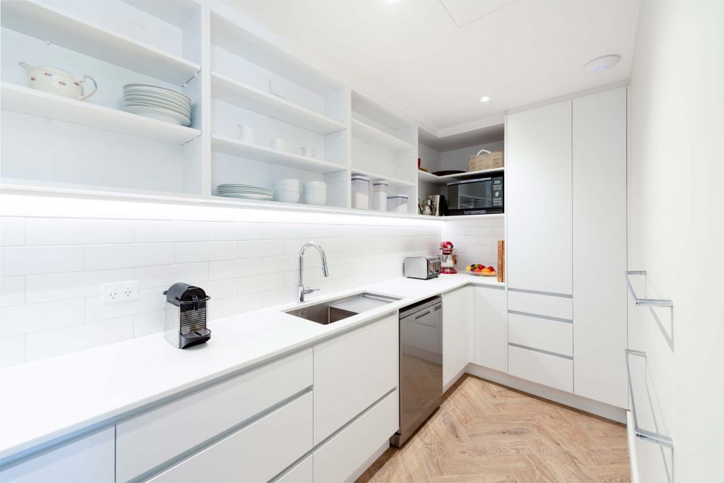 Kitchens-By-John-Prosser-Auckland-Blatch-Butlers-Kitchen-White