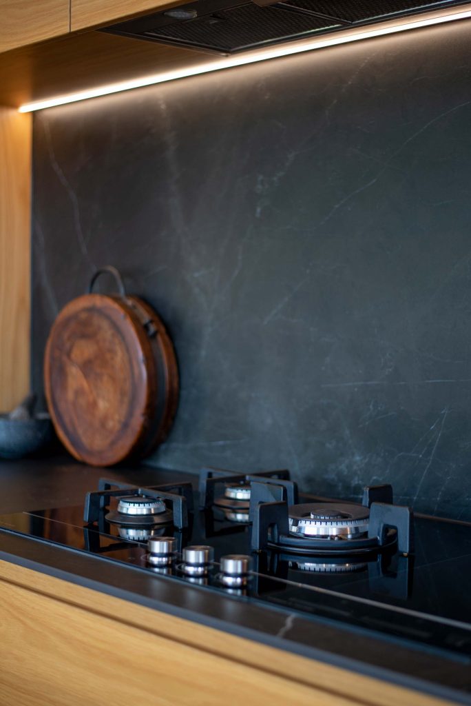 Kitchens-By-John-Prosser-Auckland-Blatch-Wooden-Kitchen-Cabinetry-Black-Granite-Tile